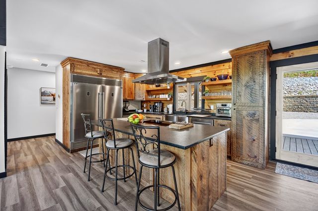 566 Canoe Point, Ellijay, GA 30540