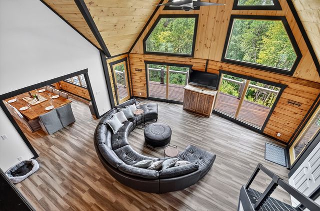 566 Canoe Point, Ellijay, GA 30540