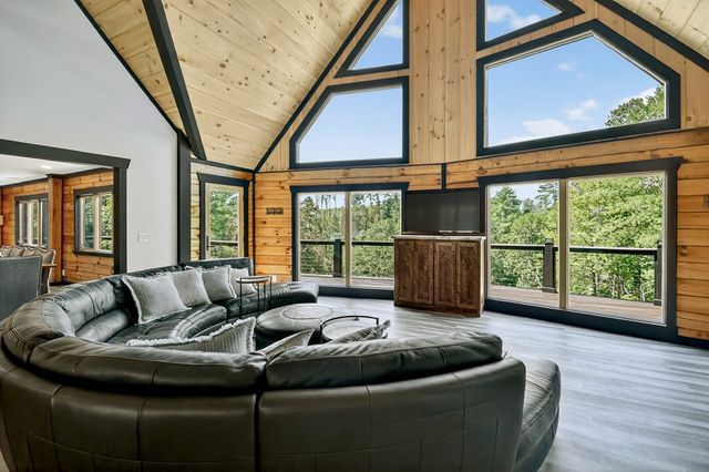 566 Canoe Point, Ellijay, GA 30540