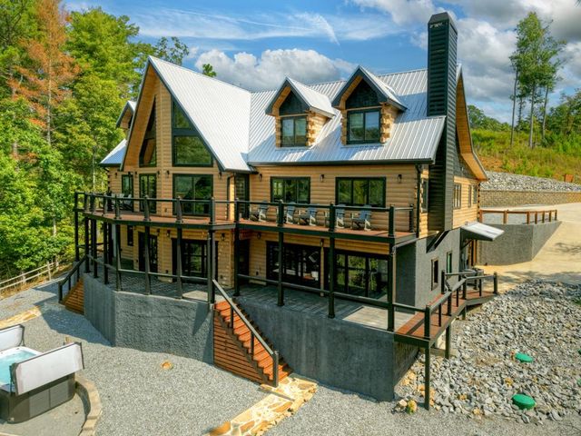 566 Canoe Point, Ellijay, GA 30540