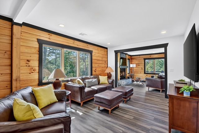 566 Canoe Point, Ellijay, GA 30540