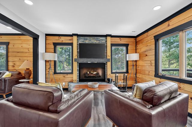 566 Canoe Point, Ellijay, GA 30540