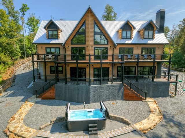 566 Canoe Point, Ellijay, GA 30540