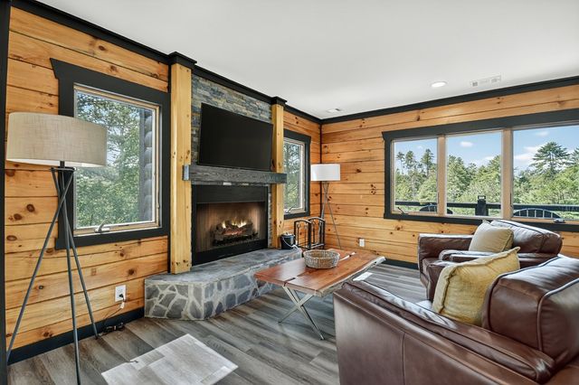 566 Canoe Point, Ellijay, GA 30540