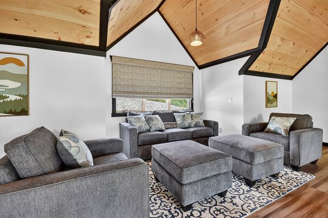 566 Canoe Point, Ellijay, GA 30540