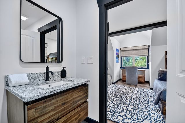 566 Canoe Point, Ellijay, GA 30540