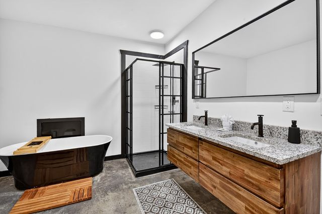 566 Canoe Point, Ellijay, GA 30540