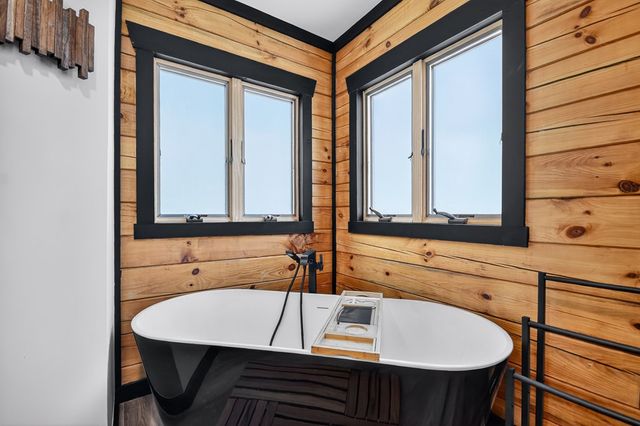 566 Canoe Point, Ellijay, GA 30540