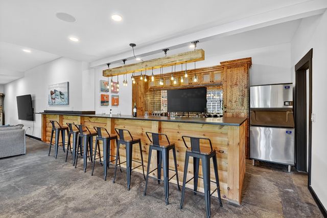 566 Canoe Point, Ellijay, GA 30540