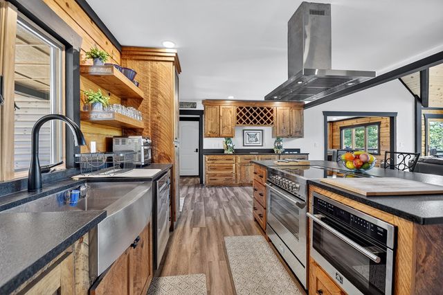 566 Canoe Point, Ellijay, GA 30540