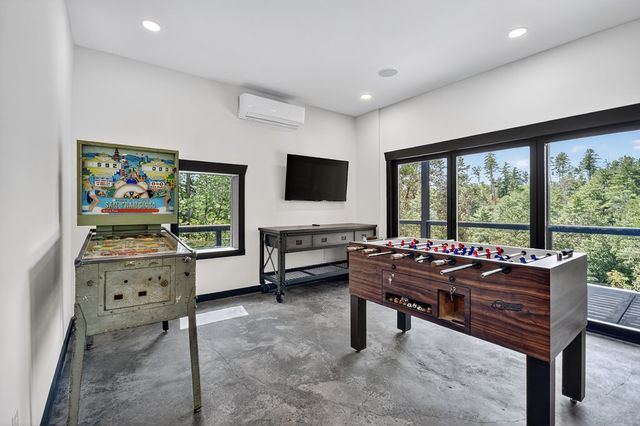 566 Canoe Point, Ellijay, GA 30540