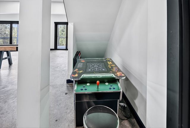 566 Canoe Point, Ellijay, GA 30540