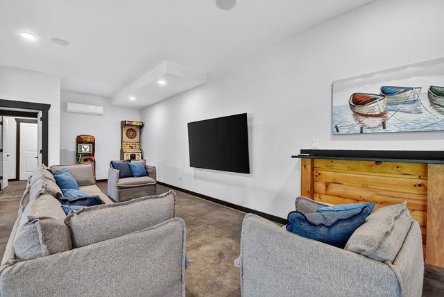 566 Canoe Point, Ellijay, GA 30540