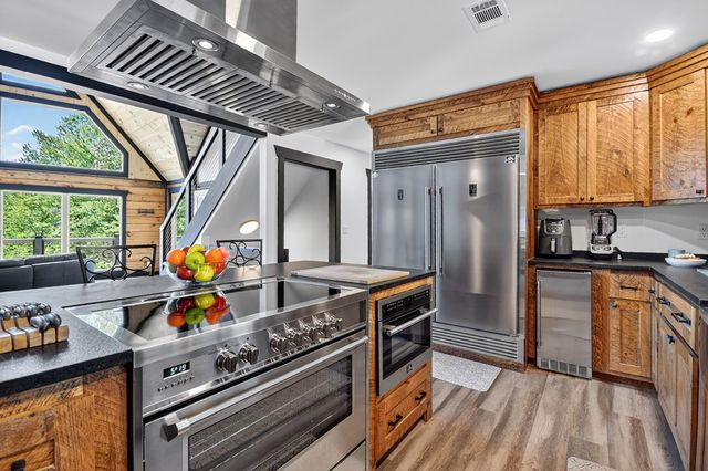 566 Canoe Point, Ellijay, GA 30540