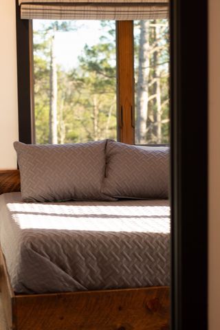 566 Canoe Point, Ellijay, GA 30540