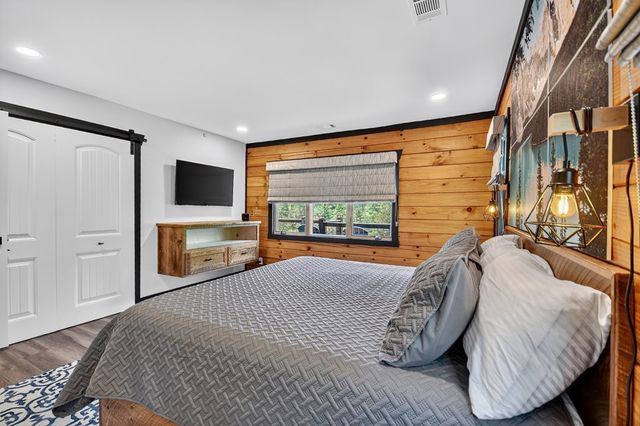 566 Canoe Point, Ellijay, GA 30540