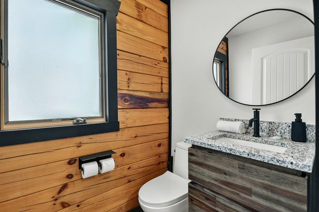 566 Canoe Point, Ellijay, GA 30540