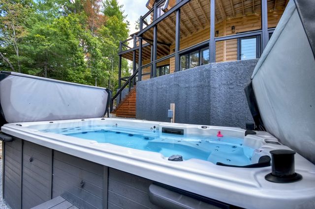 566 Canoe Point, Ellijay, GA 30540