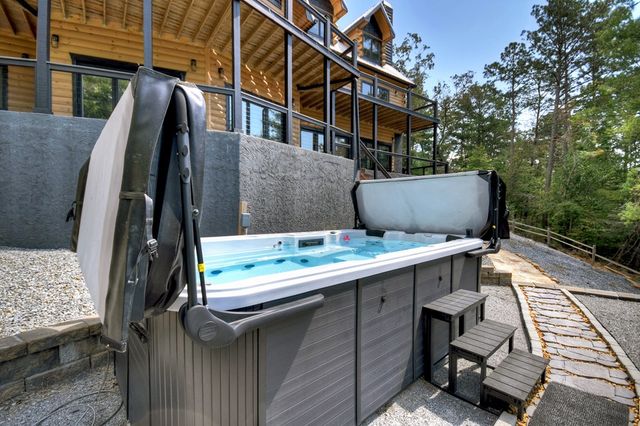 566 Canoe Point, Ellijay, GA 30540