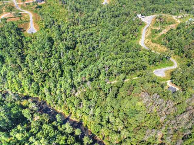 566 Canoe Point, Ellijay, GA 30540