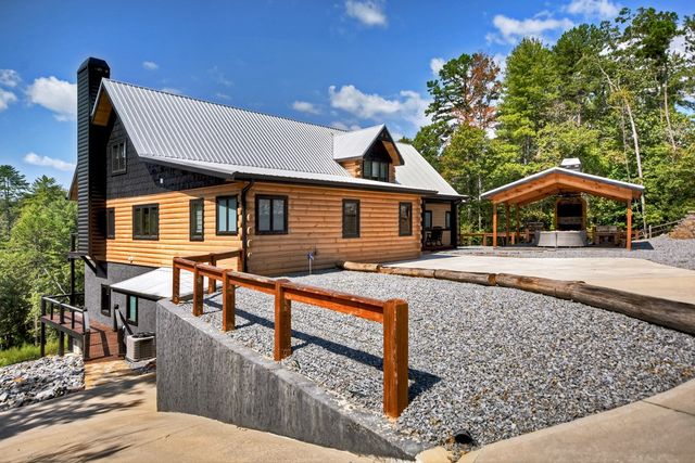 566 Canoe Point, Ellijay, GA 30540