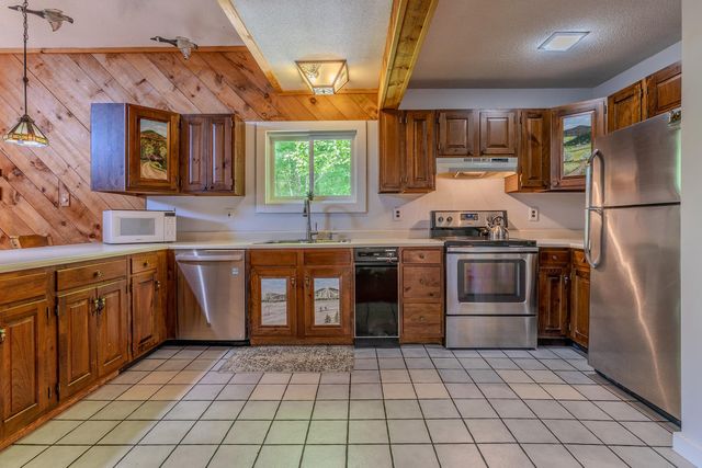 202 Twin Brook Circle, Londonderry, VT 05155