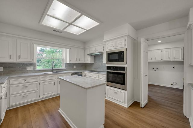 47 Devonshire Drive, Conroe, TX 77304