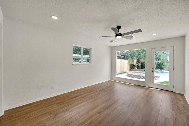 47 Devonshire Drive, Conroe, TX 77304