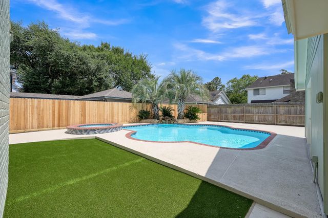 47 Devonshire Drive, Conroe, TX 77304