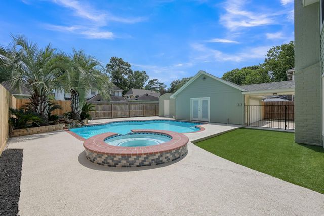 47 Devonshire Drive, Conroe, TX 77304