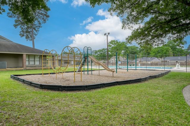 47 Devonshire Drive, Conroe, TX 77304