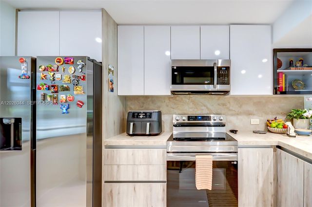 302 Lakeview Dr 105, Weston, FL 33326