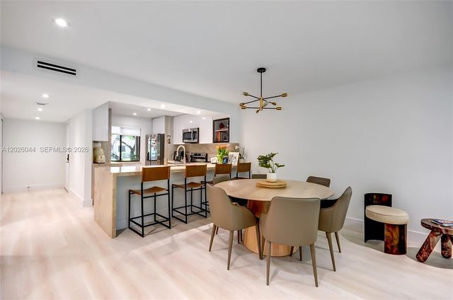 302 Lakeview Dr 105, Weston, FL 33326
