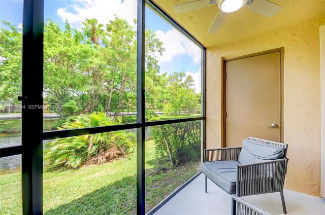 302 Lakeview Dr 105, Weston, FL 33326