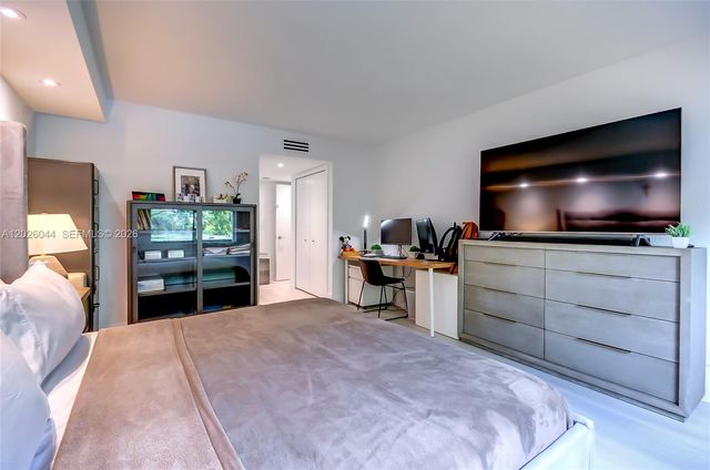 302 Lakeview Dr 105, Weston, FL 33326