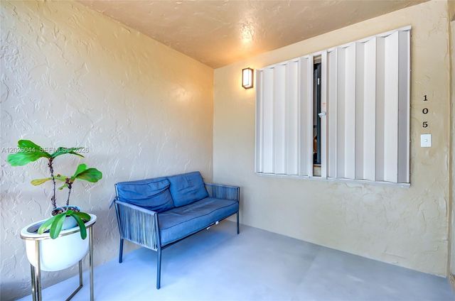 302 Lakeview Dr 105, Weston, FL 33326