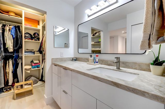 302 Lakeview Dr 105, Weston, FL 33326