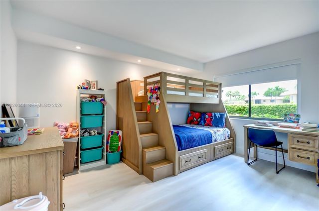 302 Lakeview Dr 105, Weston, FL 33326