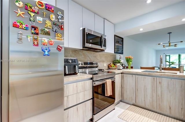 302 Lakeview Dr 105, Weston, FL 33326