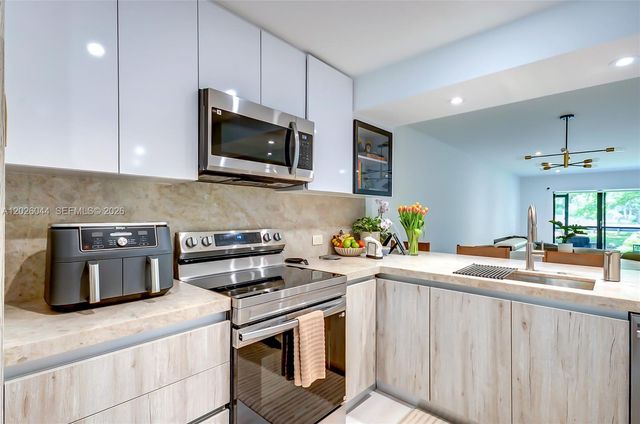 302 Lakeview Dr 105, Weston, FL 33326