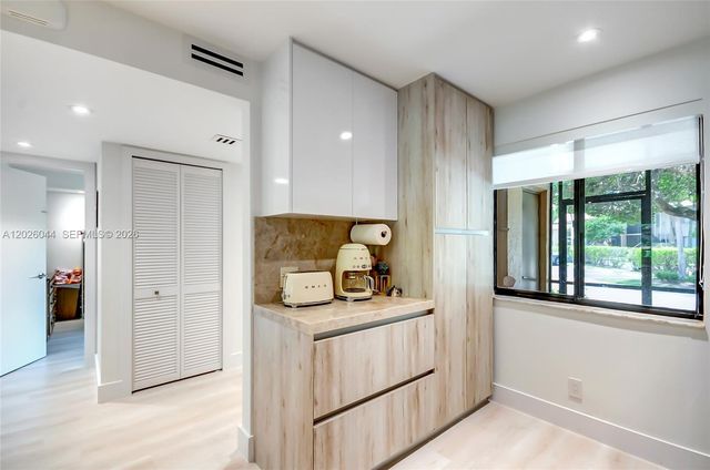 302 Lakeview Dr 105, Weston, FL 33326
