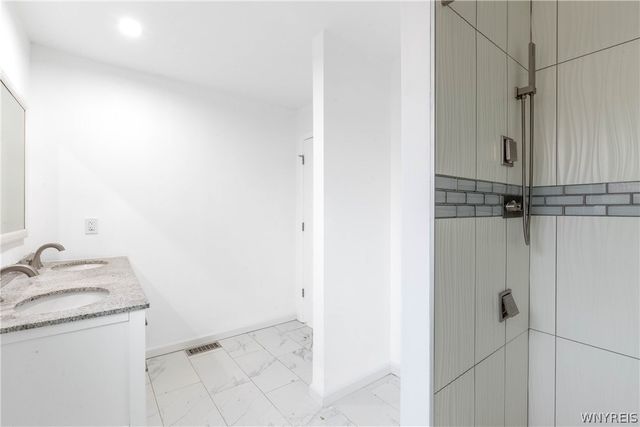 365 Elmwood Road, Grand Island, NY 14072