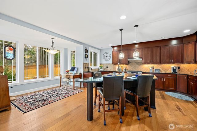 2712 Sunset Court, Steilacoom, WA 98388