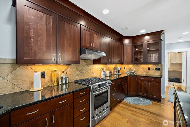 2712 Sunset Court, Steilacoom, WA 98388