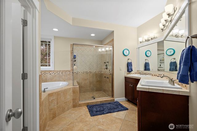 2712 Sunset Court, Steilacoom, WA 98388