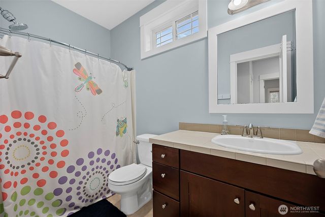 2712 Sunset Court, Steilacoom, WA 98388