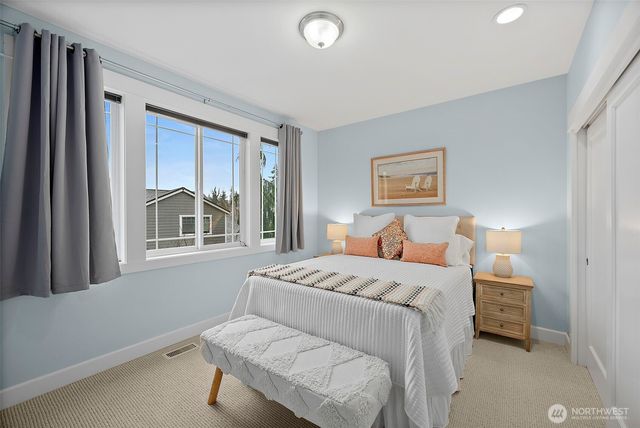 2712 Sunset Court, Steilacoom, WA 98388