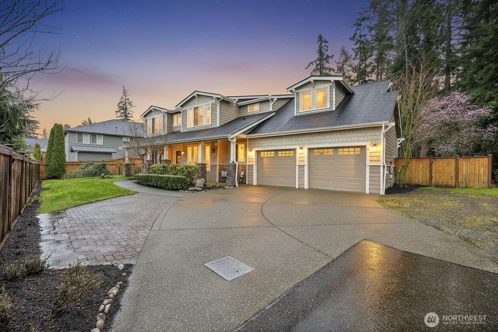 2712 Sunset Court, Steilacoom, WA 98388