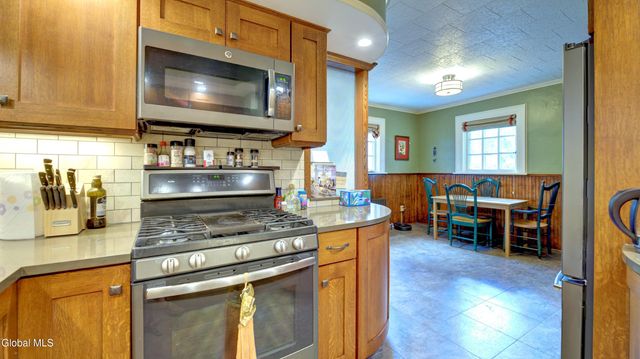 8 Union Place, Johnstown, NY 12095