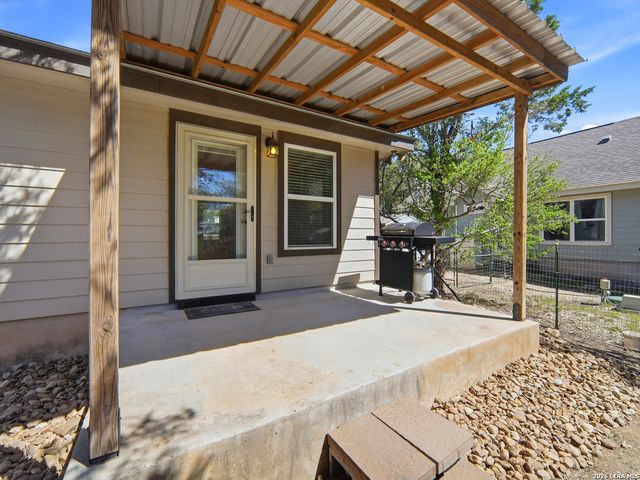 1530 Bob White Dr, Spring Branch, TX 78070